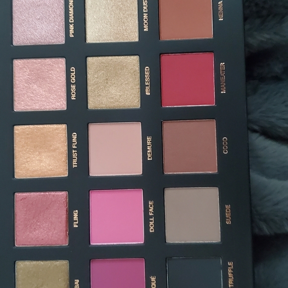 Huda Beauty Rose Gold Remastered - Picture 3 of 4